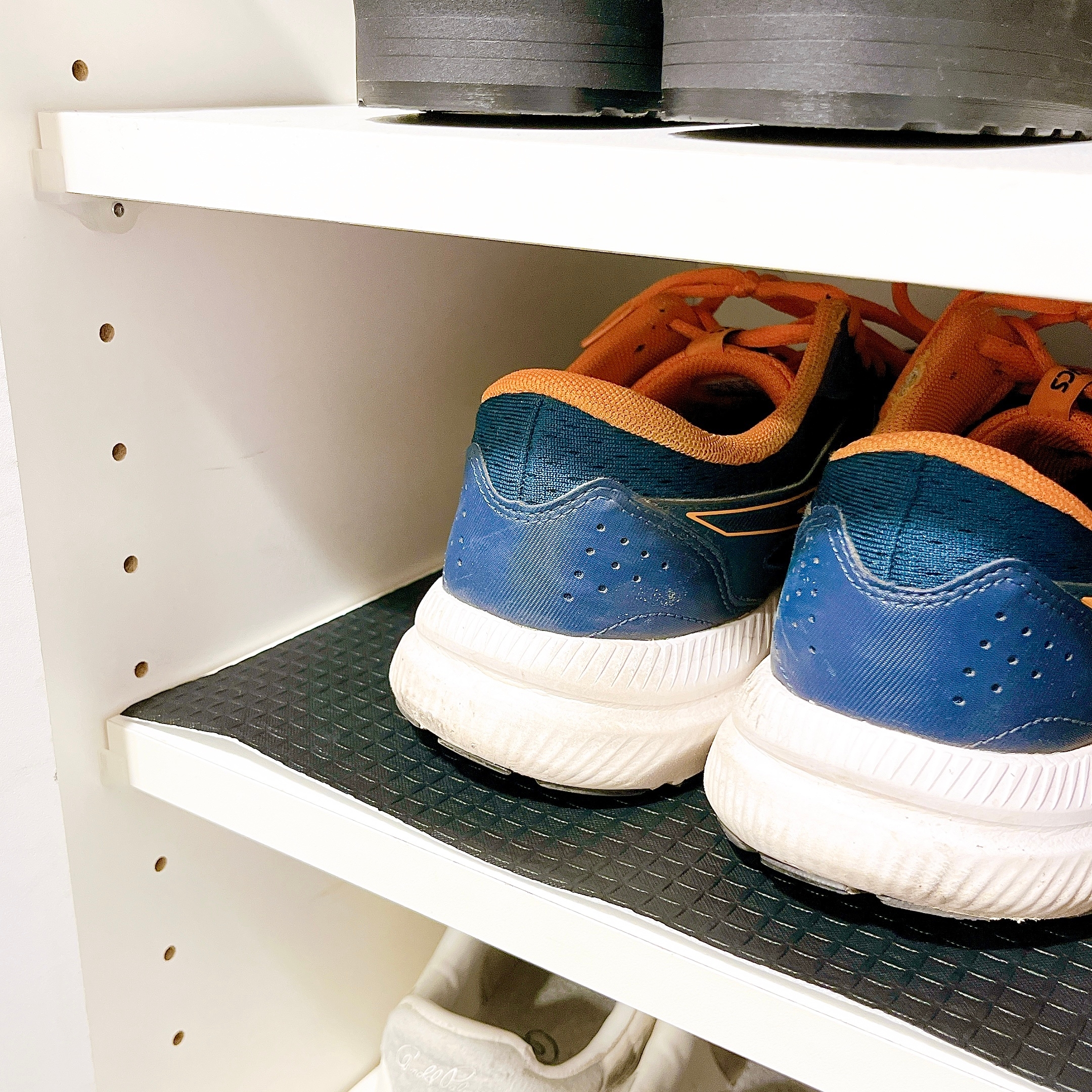 NITORI(ニトリ)の「抗菌・消臭加工付き シューズボックス用 備長炭シート」