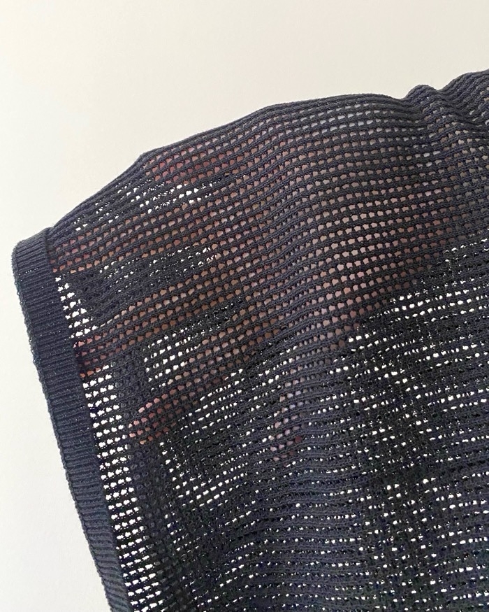 ユニクロの「メッシュクルーネックセーターノースリーブ」