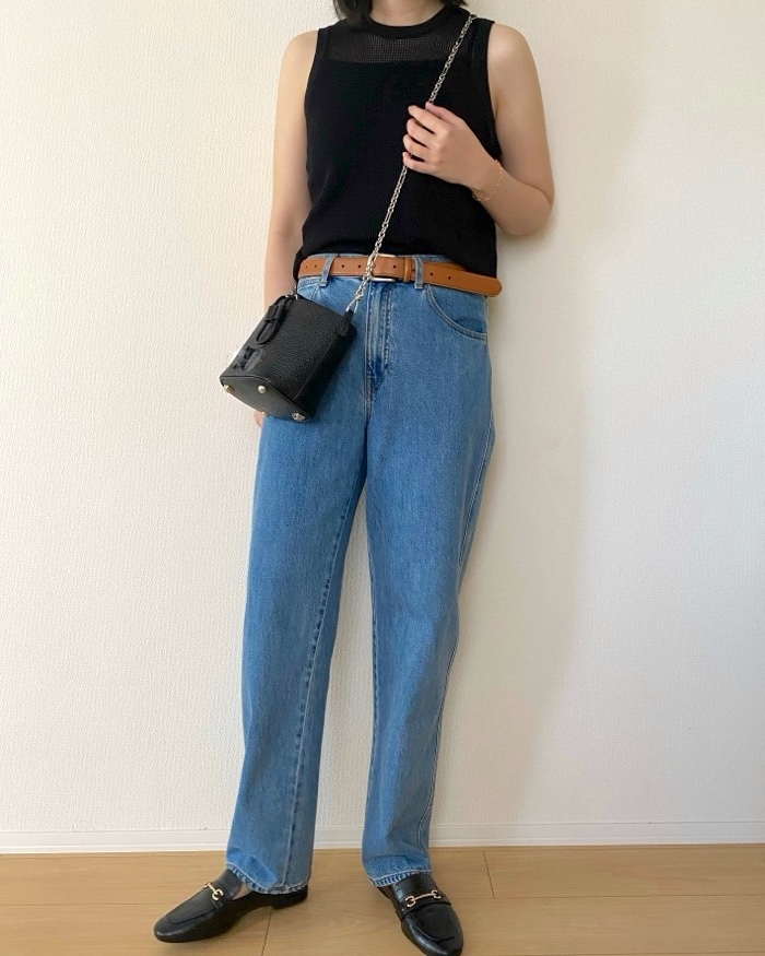 ユニクロの「メッシュクルーネックセーターノースリーブ」