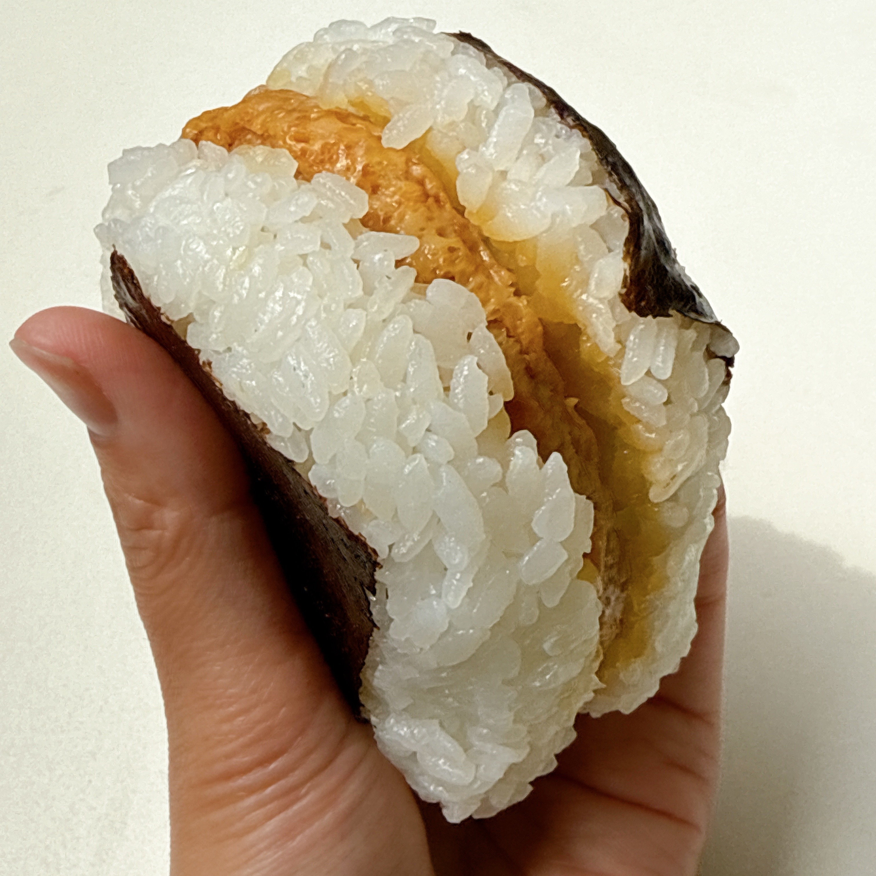 セブン「具だくさんおむすび かつ丼」