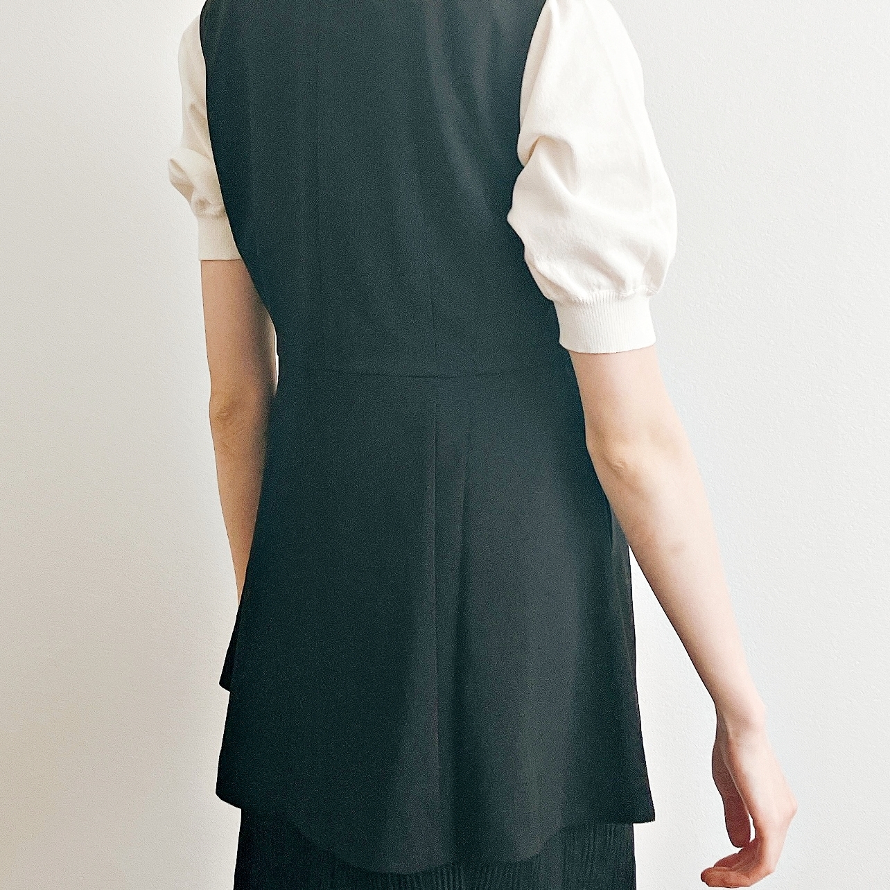 Honeys(ハニーズ)の「ペプラムジレ」