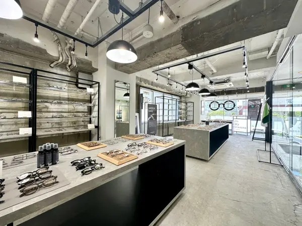 オーマイグラス東京 青山店(公式サイトより)