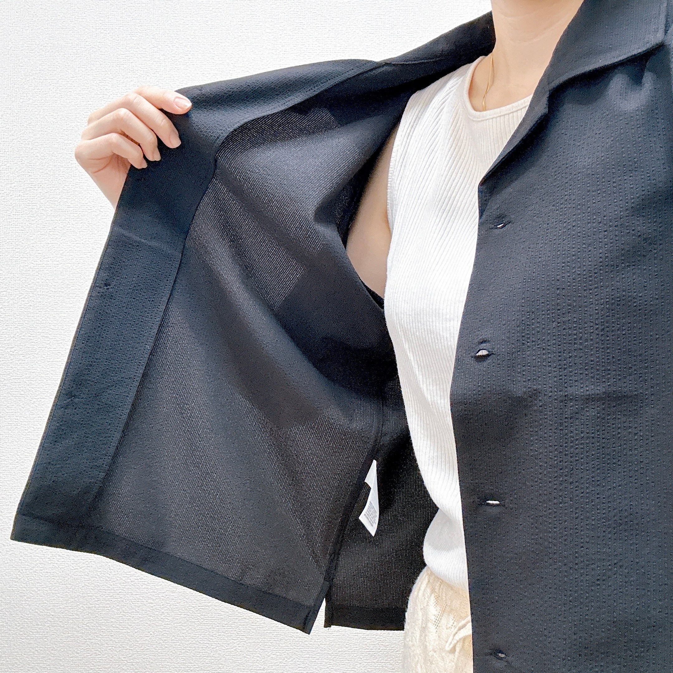 無印良品の「婦人 風を通す ストレッチサッカー オープンカラー半袖シャツ」