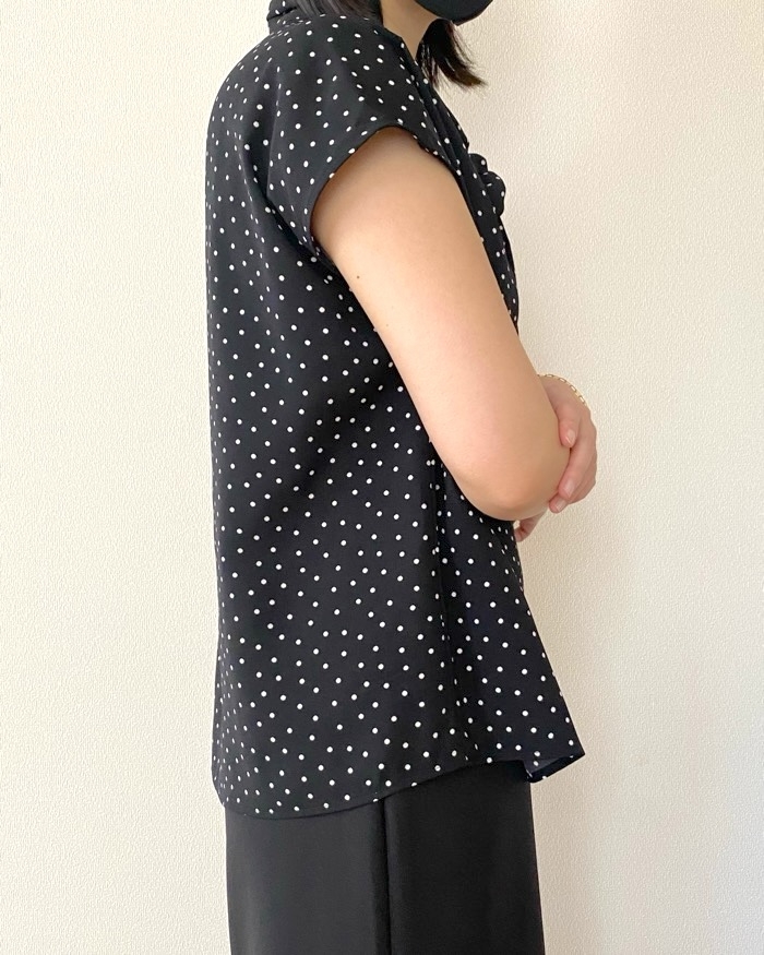 GUの「ボウタイブラウス（半袖）Z+E」