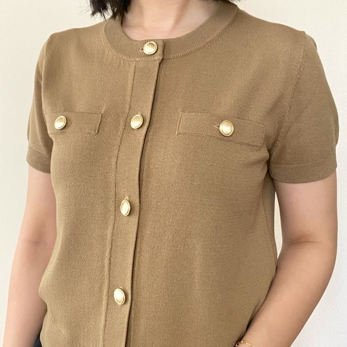 GUの「メタルボタンカーディガン（半袖）Q」