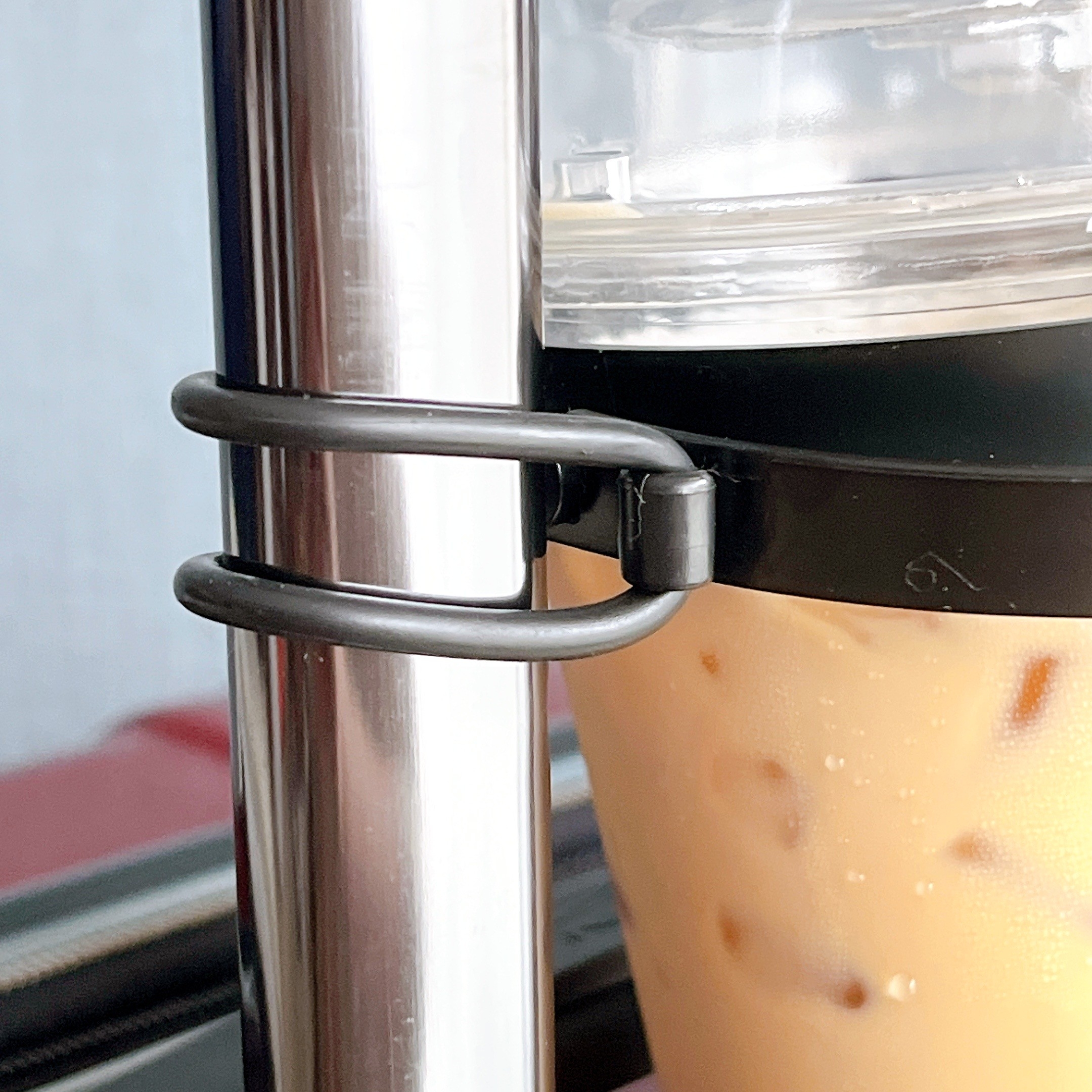 3COINSの「スーツケースカップホルダー」