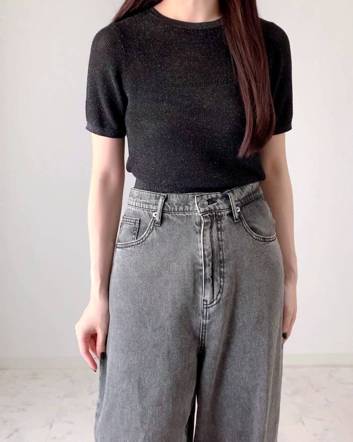 GUの「シアーラメセーター(半袖)Q」