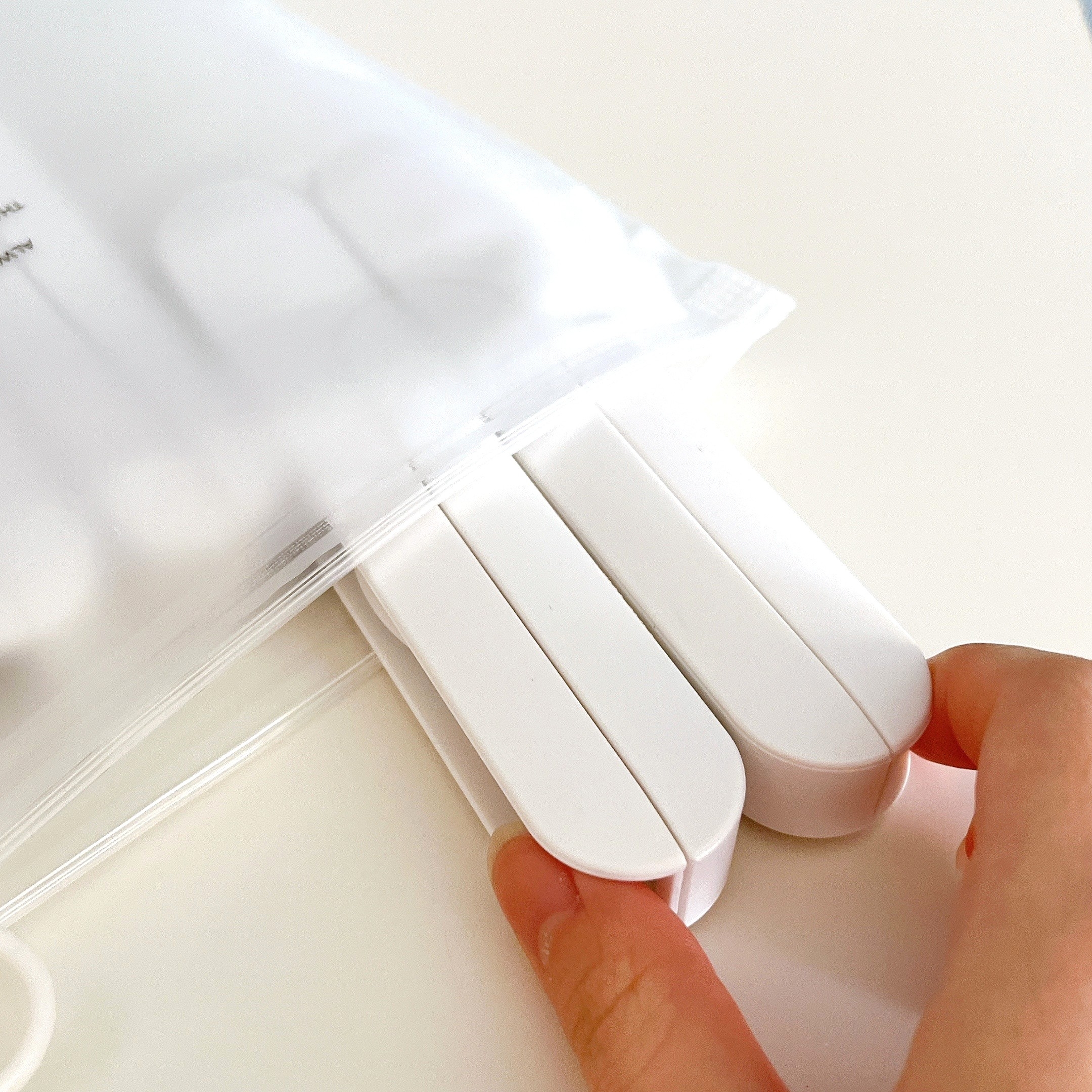 3COINSの「折りたたみハンガー3本セット」