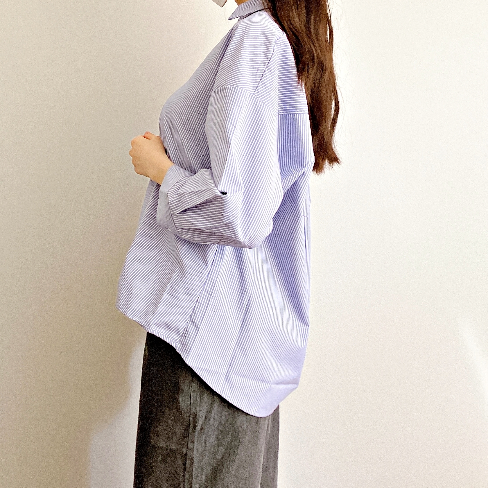 ハニーズの「8分袖裾タックブラウス」