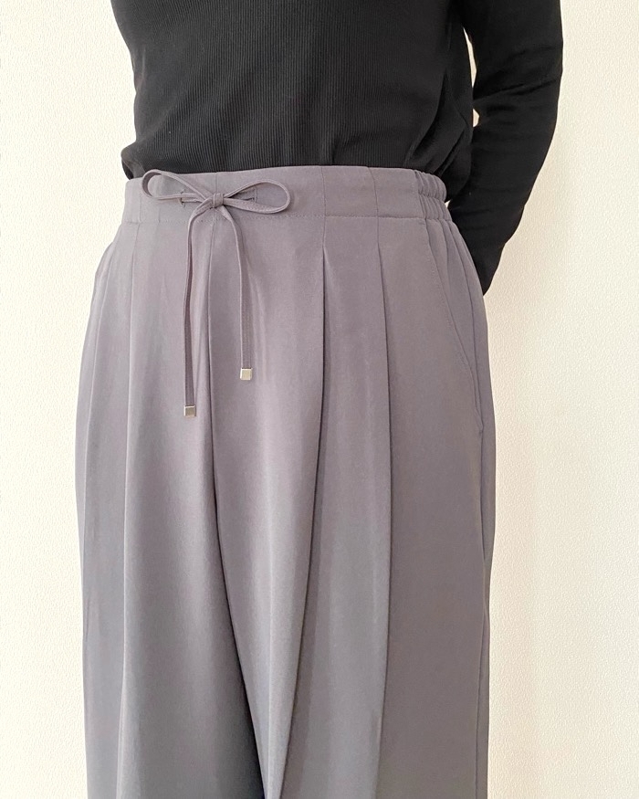 GU（ジーユー）の「ドレープワイドパンツZ」