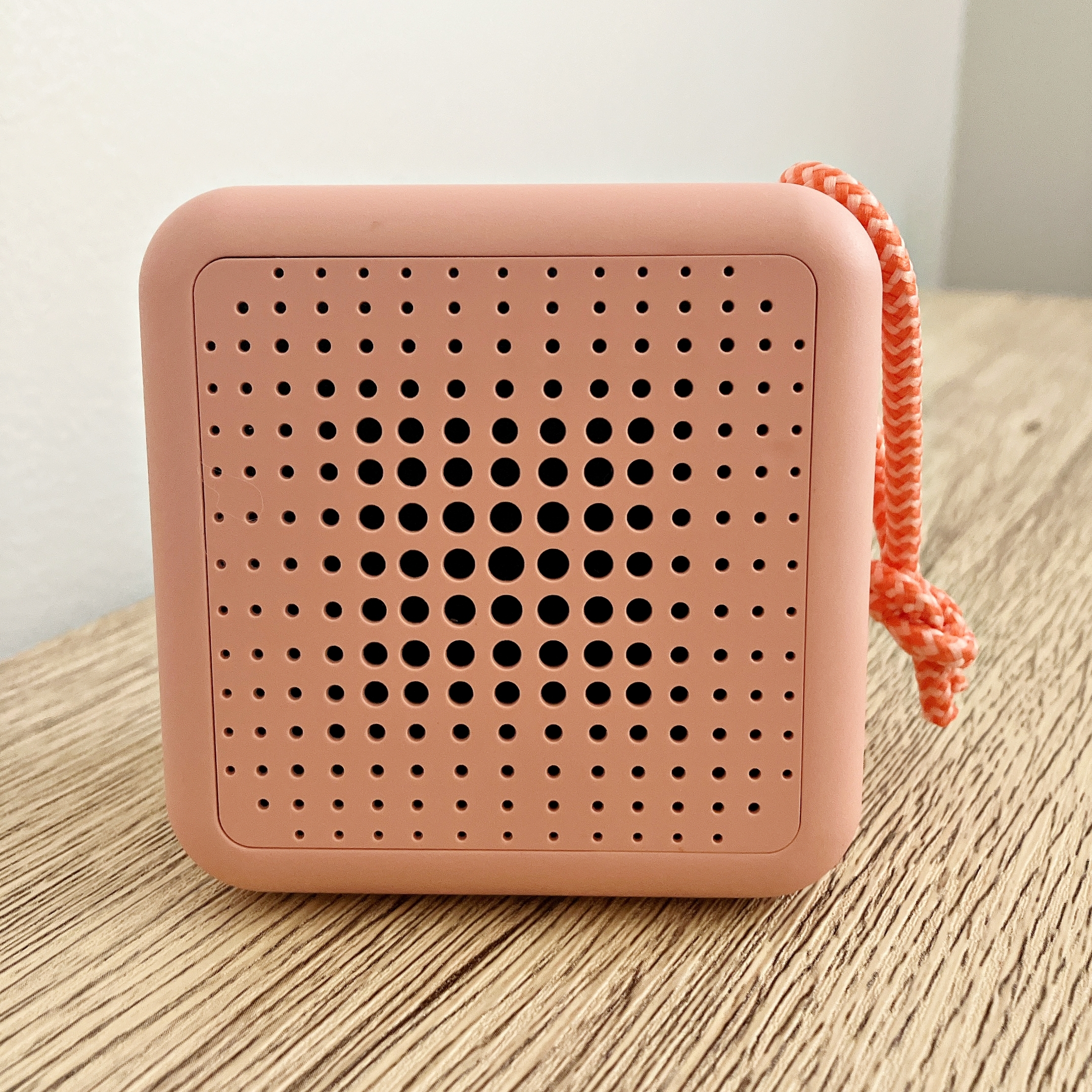 IKEA（イケア）の「VAPPEBY ヴァッペビー ポータブルBluetoothスピーカー（防水／ピンク）」