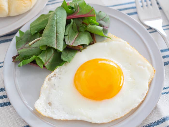 加熱調理した卵のイメージ写真(Kaorinne / Getty Images)