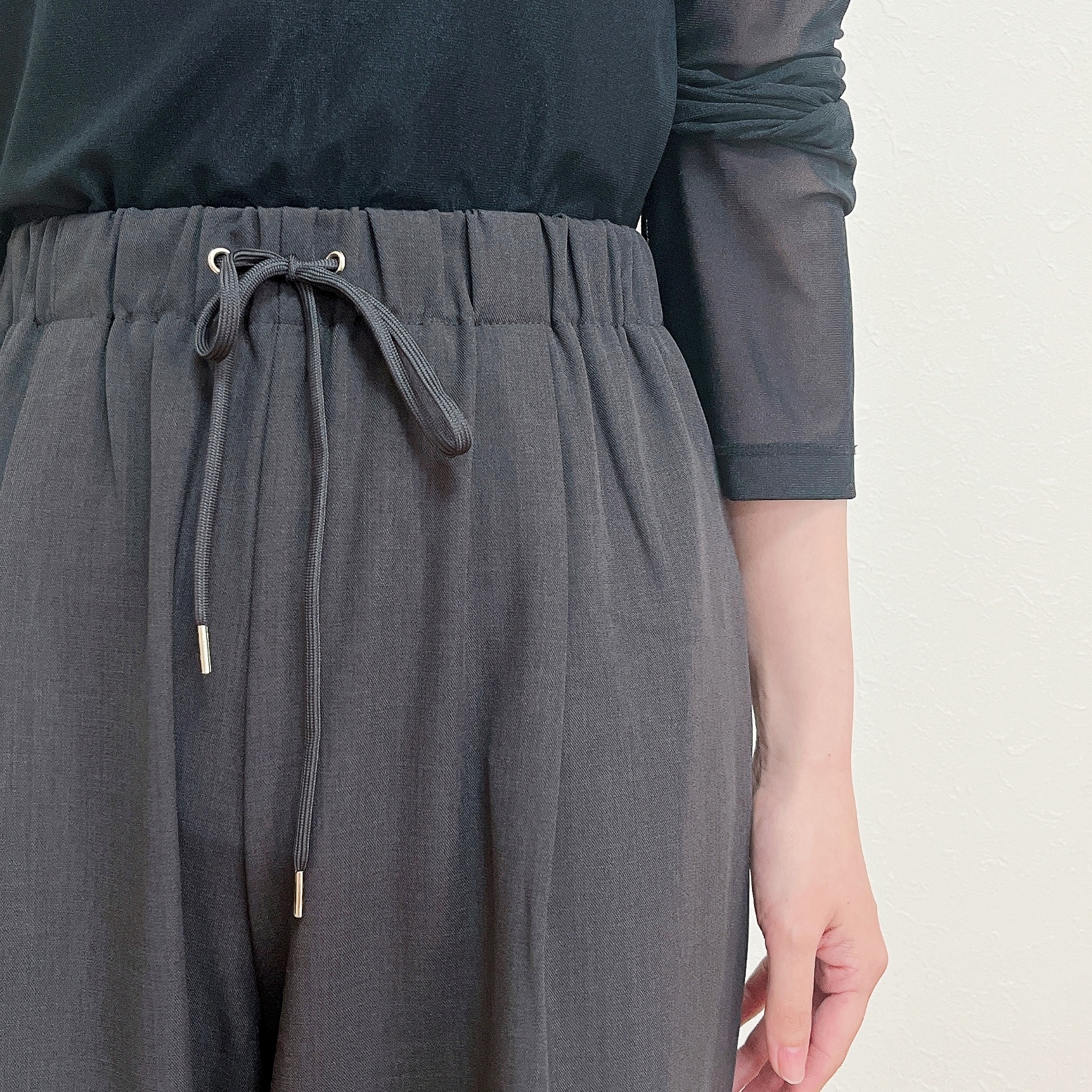 GLOBAL WORK（グローバルワーク）の「リラックススマートギャザーパンツ／253475」