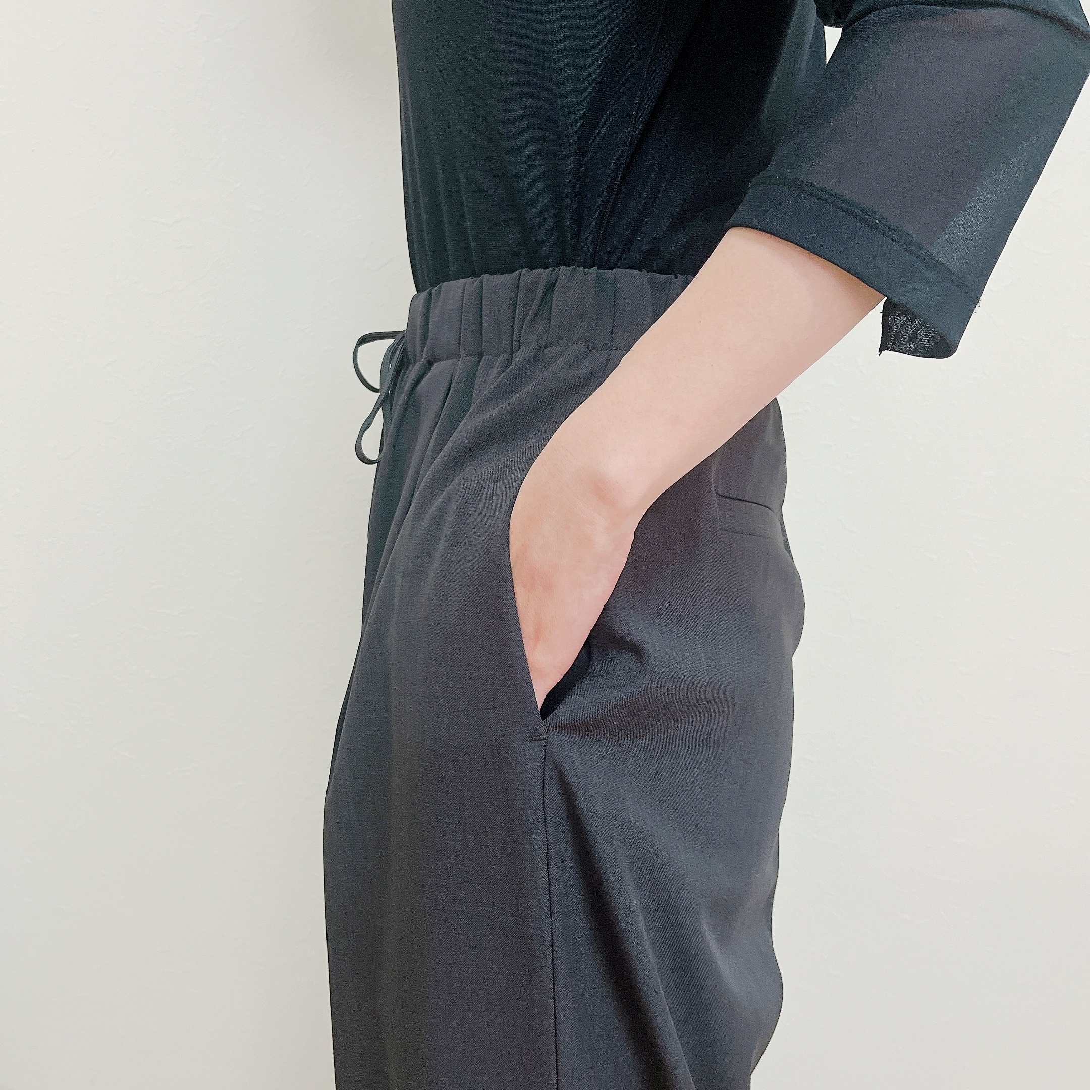 GLOBAL WORK（グローバルワーク）の「リラックススマートギャザーパンツ／253475」