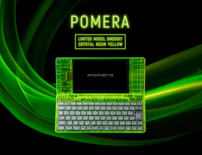 ポメラの限定モデル「DM250XY Crystal Neon Yellow」