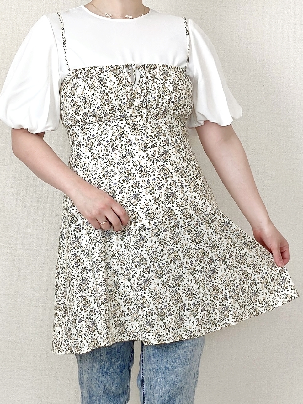 GUの「フラワープリントミニキャミソールワンピース+X」