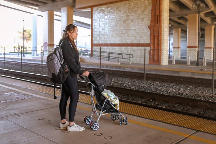ベビーカーを押す人のイメージ画像(Dianne Avery Photography / Getty Images)