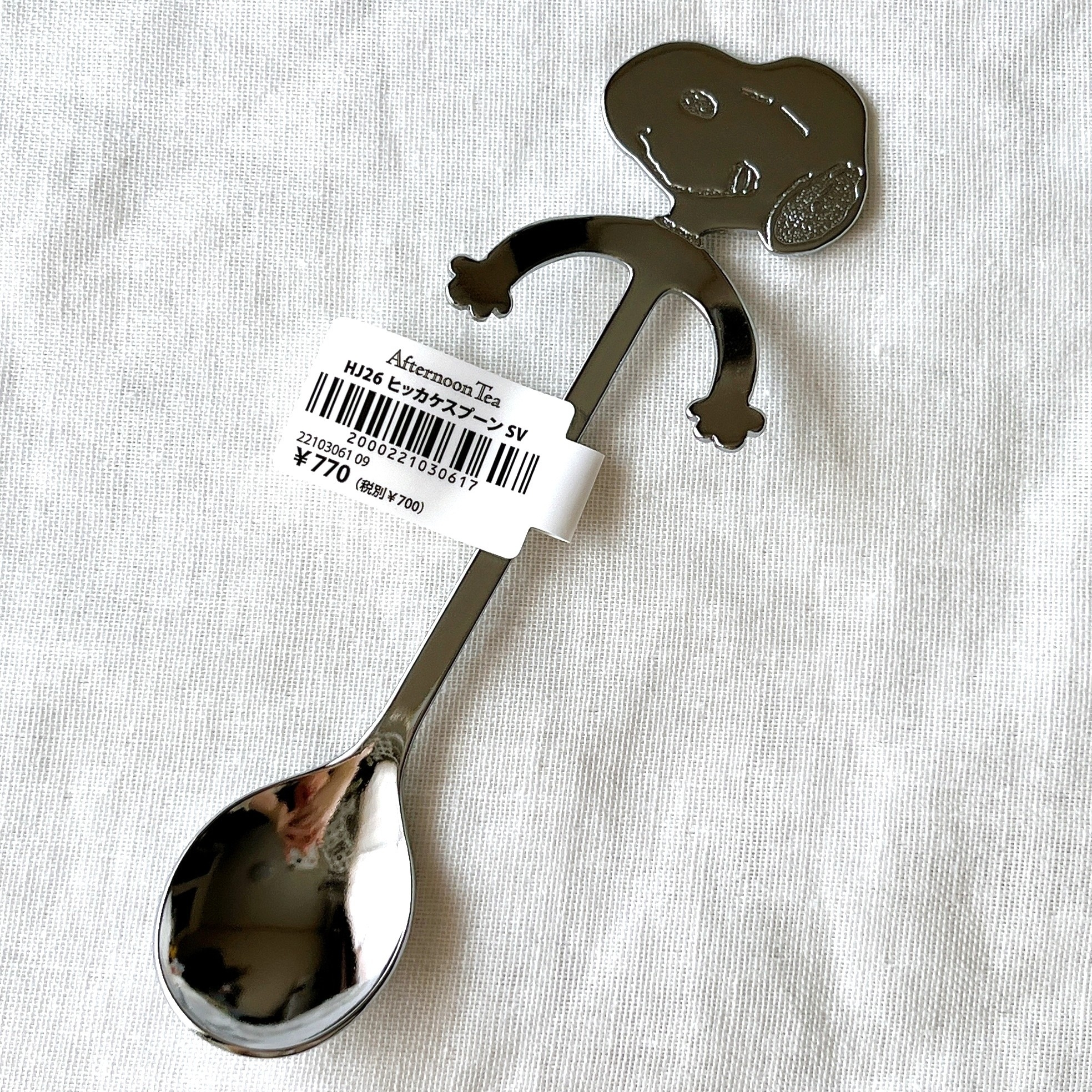 スヌーピーの金属製ティースプーンが白い背景に置かれています。価格は税込770円と記載されています。