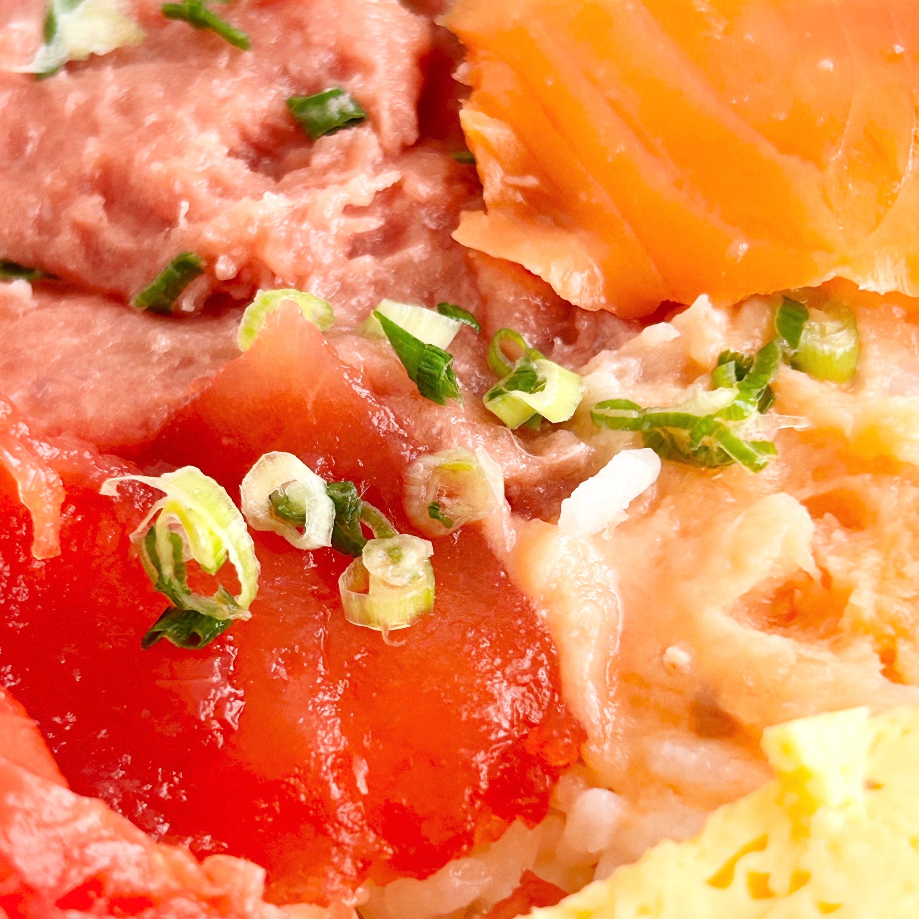 FamilyMart(ファミリーマート)の「サーモンまぐろ丼」