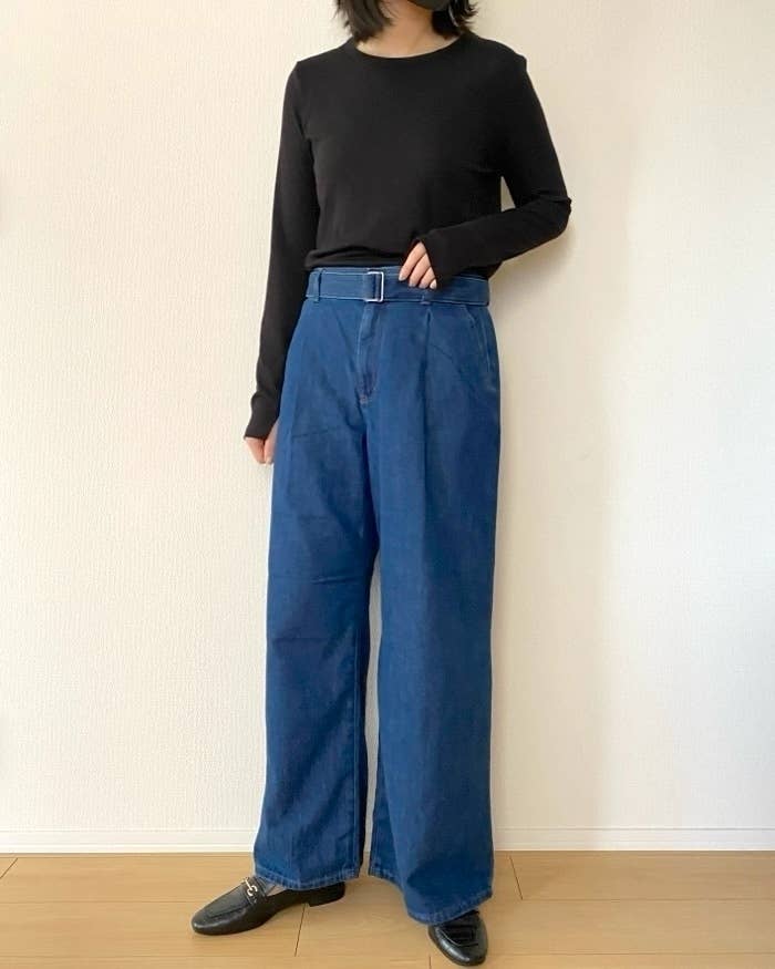 GU(ジーユー)の「ライトデニムベルテッドワイドパンツ(丈標準70.0~74.0cm)」