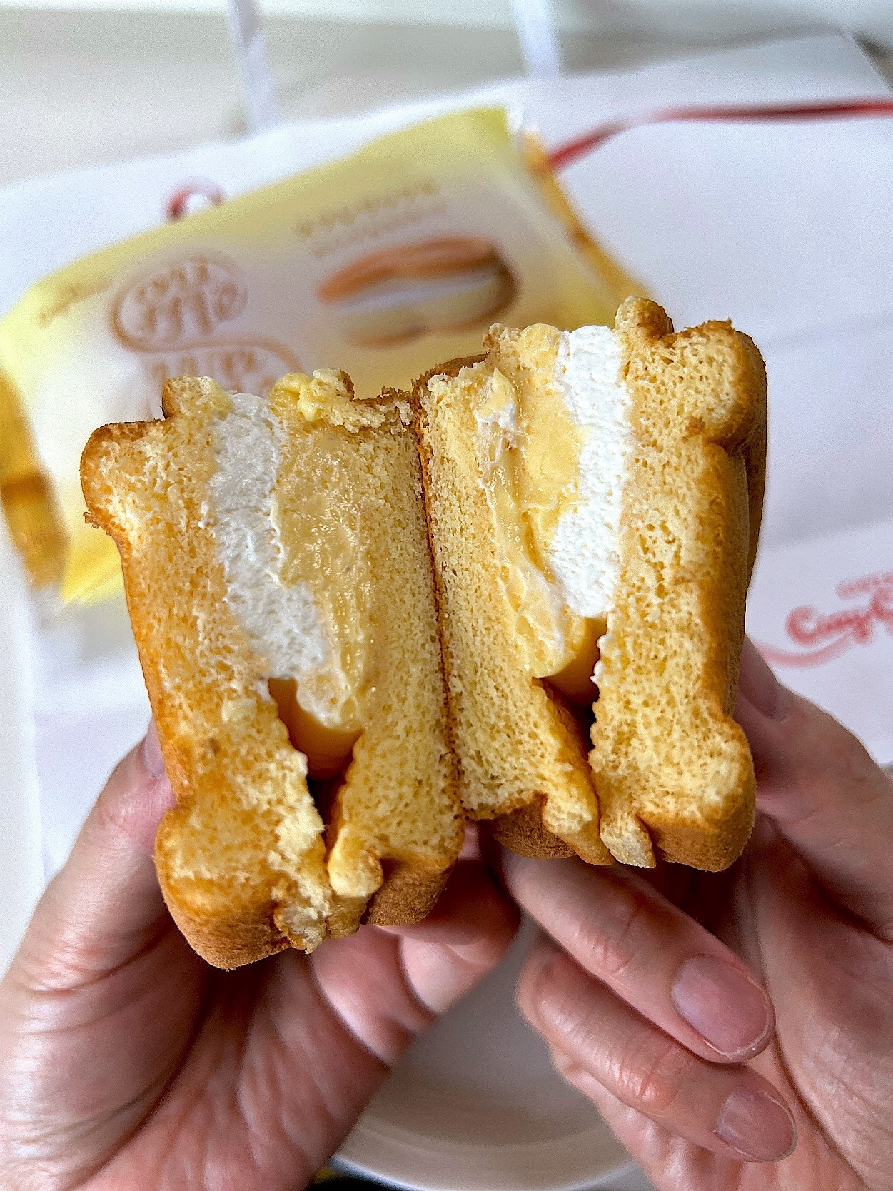 コージーコーナーの「スフレワッフル ホイップ&カスタード」