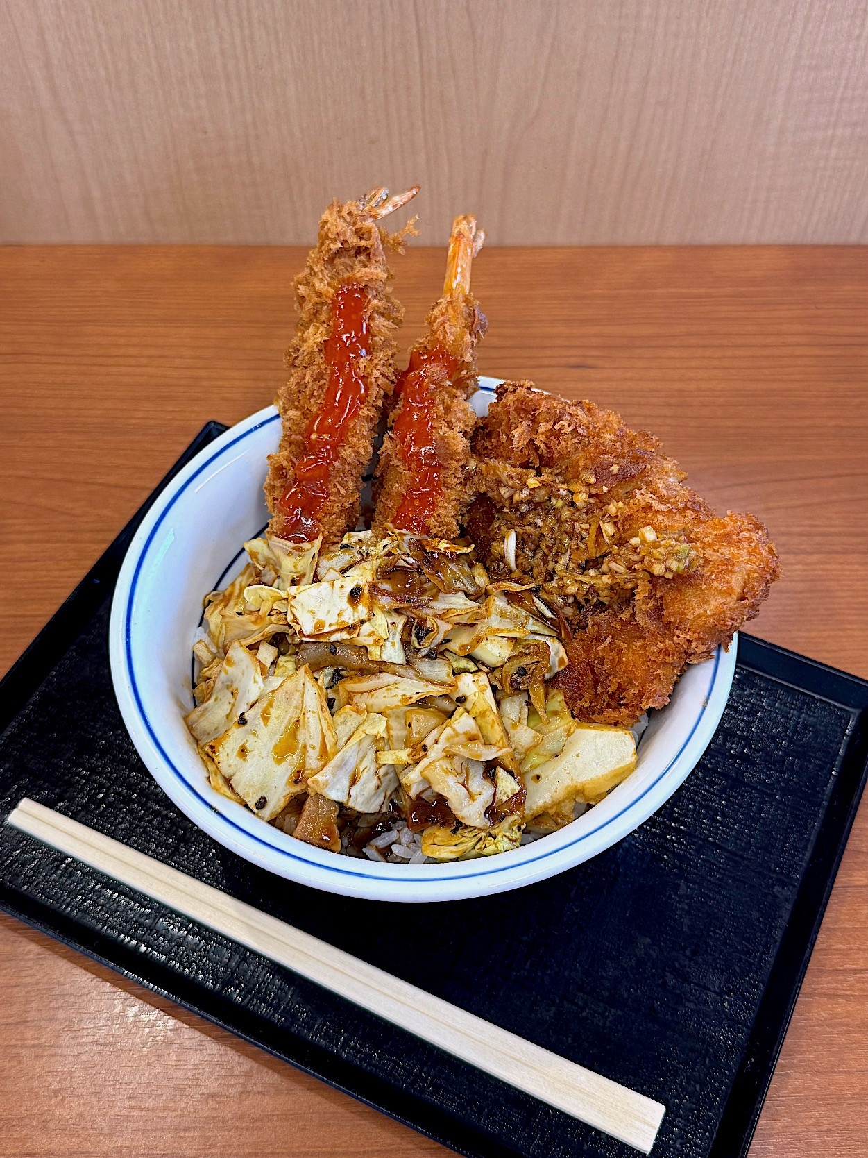 かつやの「かつやの中華ざんまい丼」