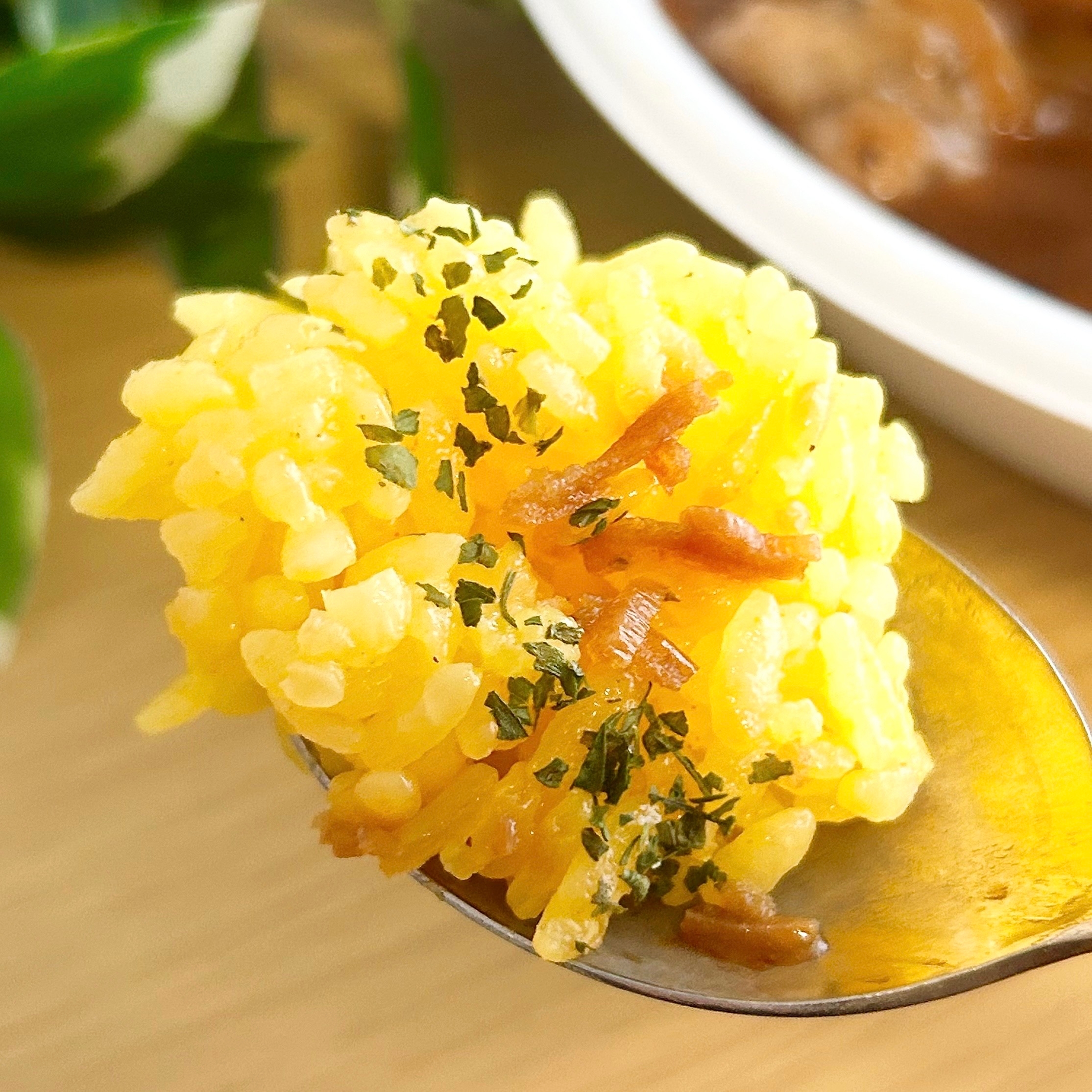 FamilyMart（ファミリーマート）の「炒め玉ねぎのコクと旨み！スパイスチキンカレー」