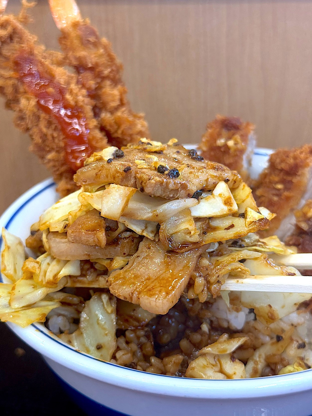 かつやの「かつやの中華ざんまい丼」