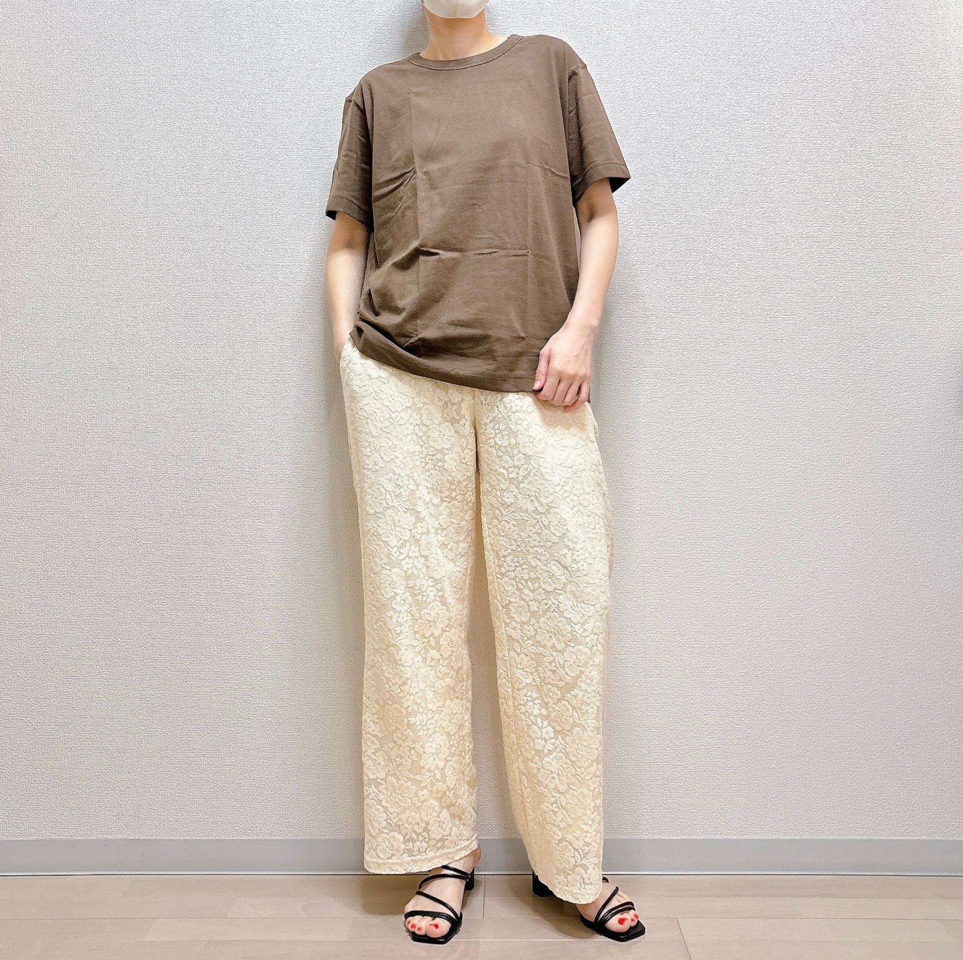 FamilyMart（ファミリーマート）「アウターTシャツ ブラウン」