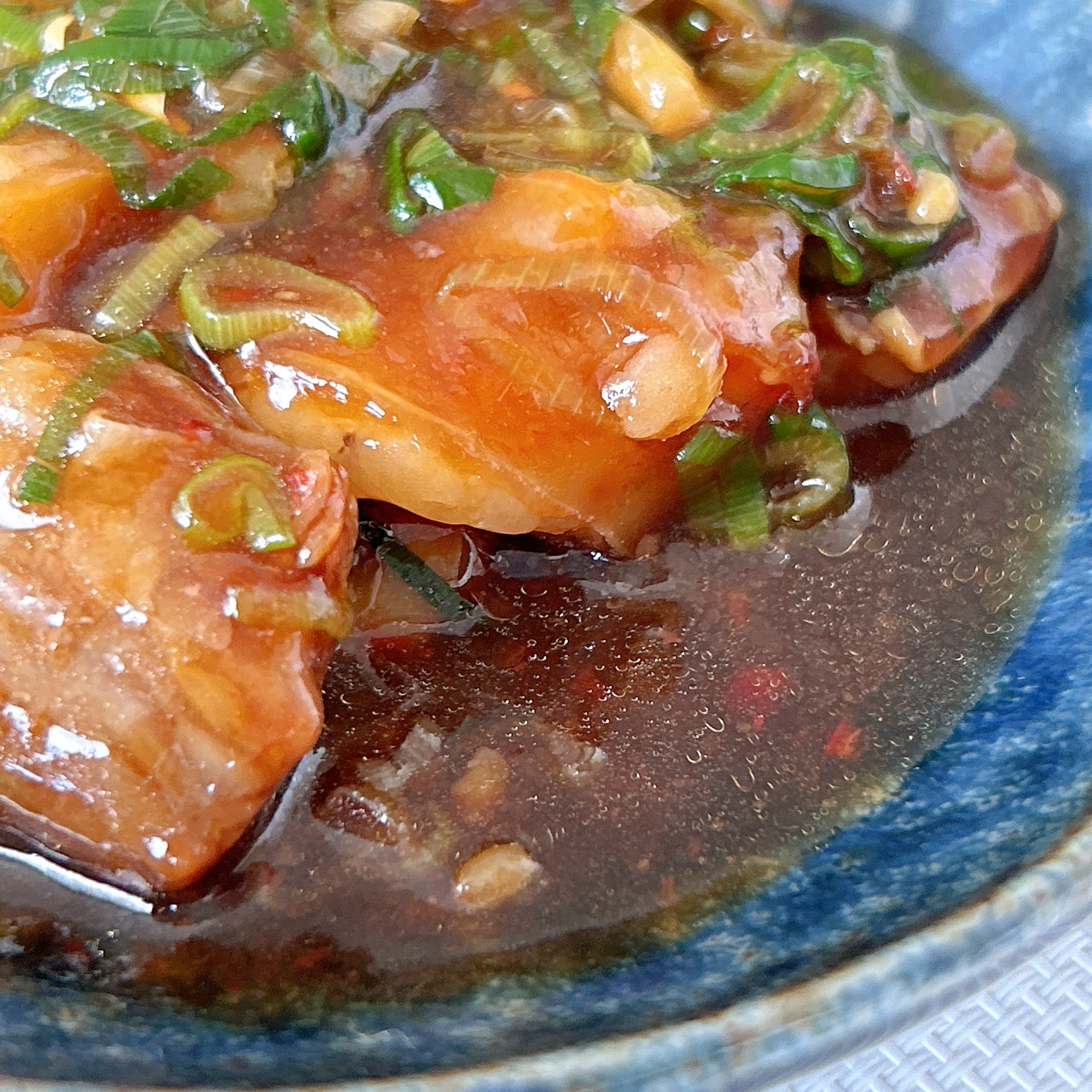 セブン-イレブンの「7プレミアム ねぎ盛り牛すじ焼」