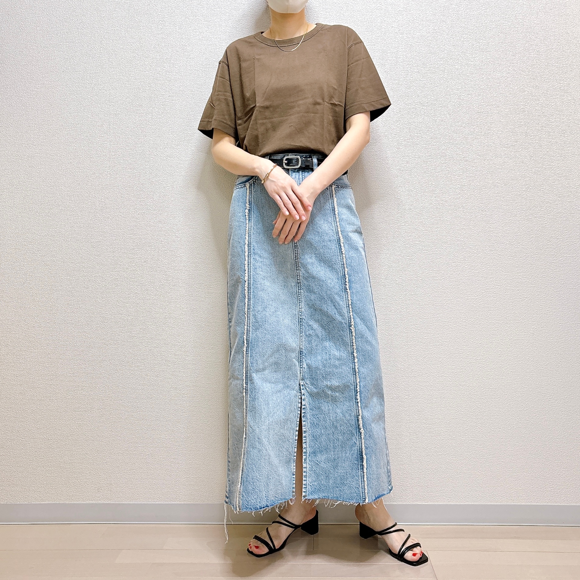 FamilyMart（ファミリーマート）「アウターTシャツ ブラウン」