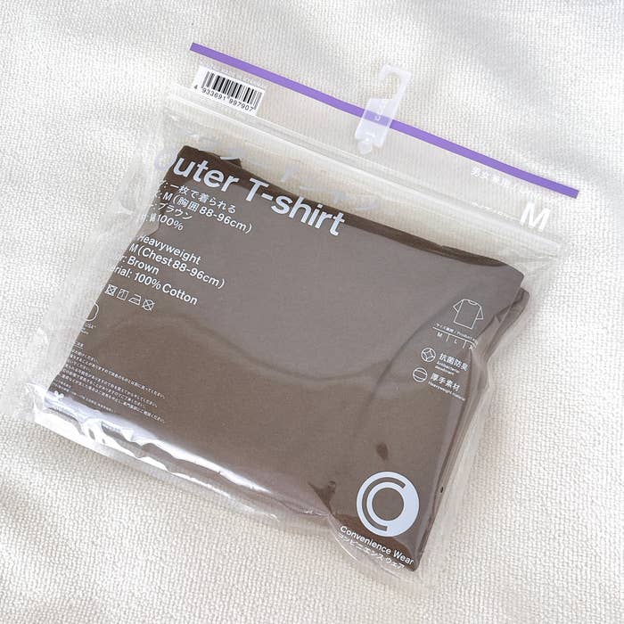 FamilyMart（ファミリーマート）「アウターTシャツ ブラウン」