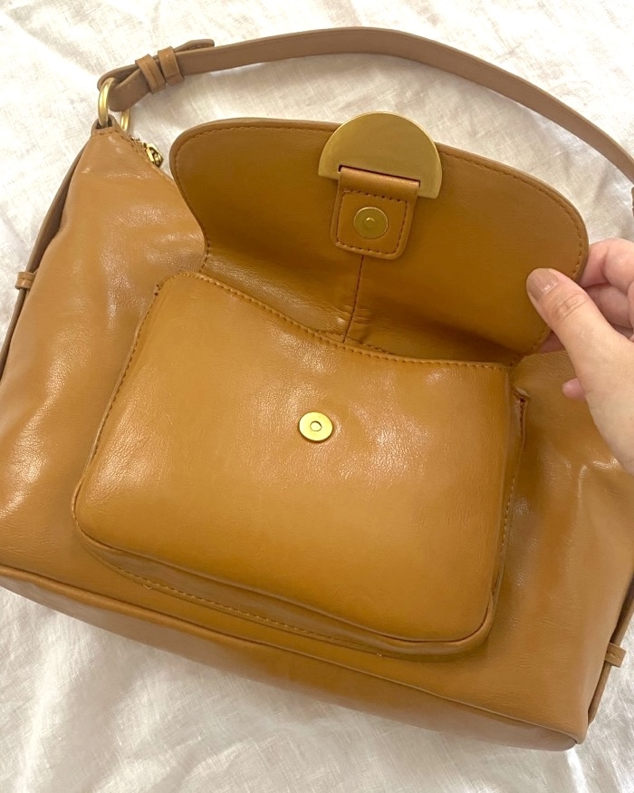 スペイン発送 ZARA ダブルハンドルポケットバッグ カジュアル ZARAの《大容量バッグ》がサッと肩がけするだけでオシャレ見え