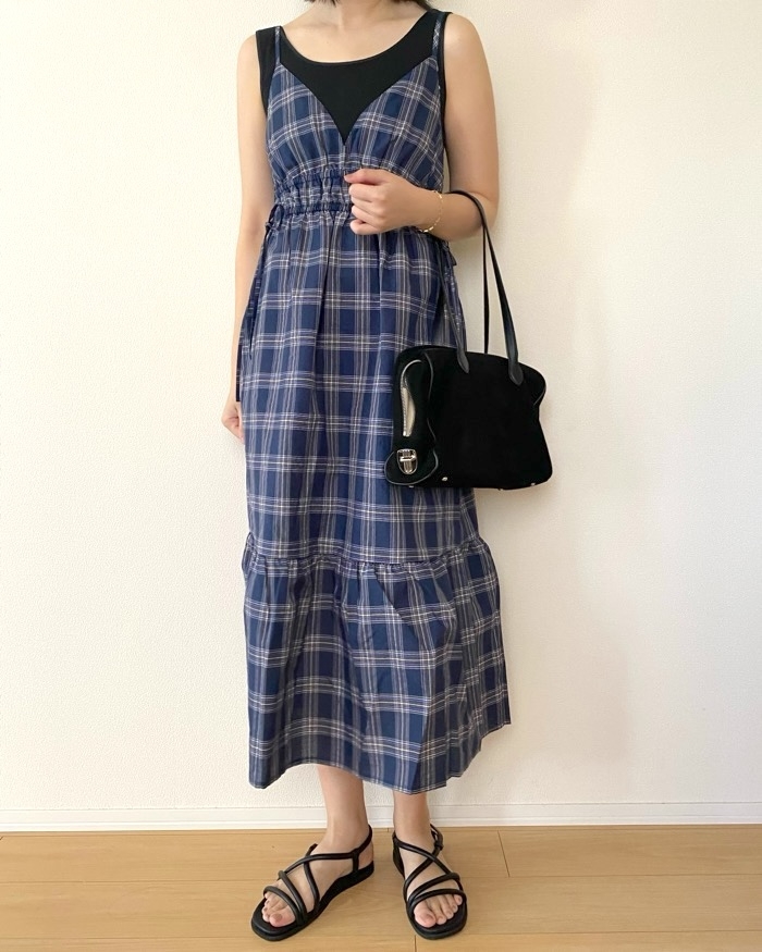 GUの「チェックキャミソールワンピース(丈標準117.0~126.0cm)」