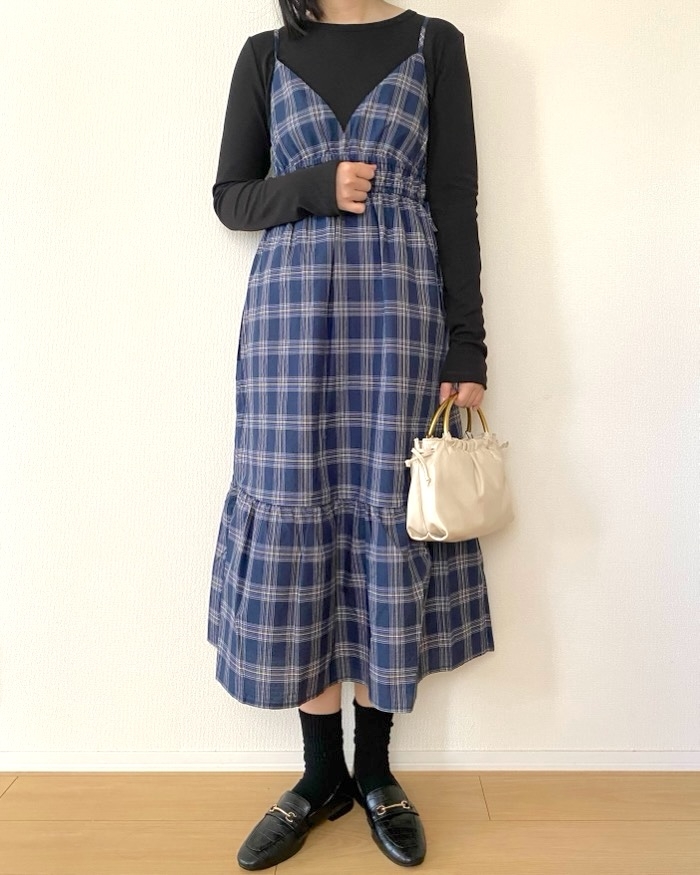 GUの「チェックキャミソールワンピース(丈標準117.0~126.0cm)」