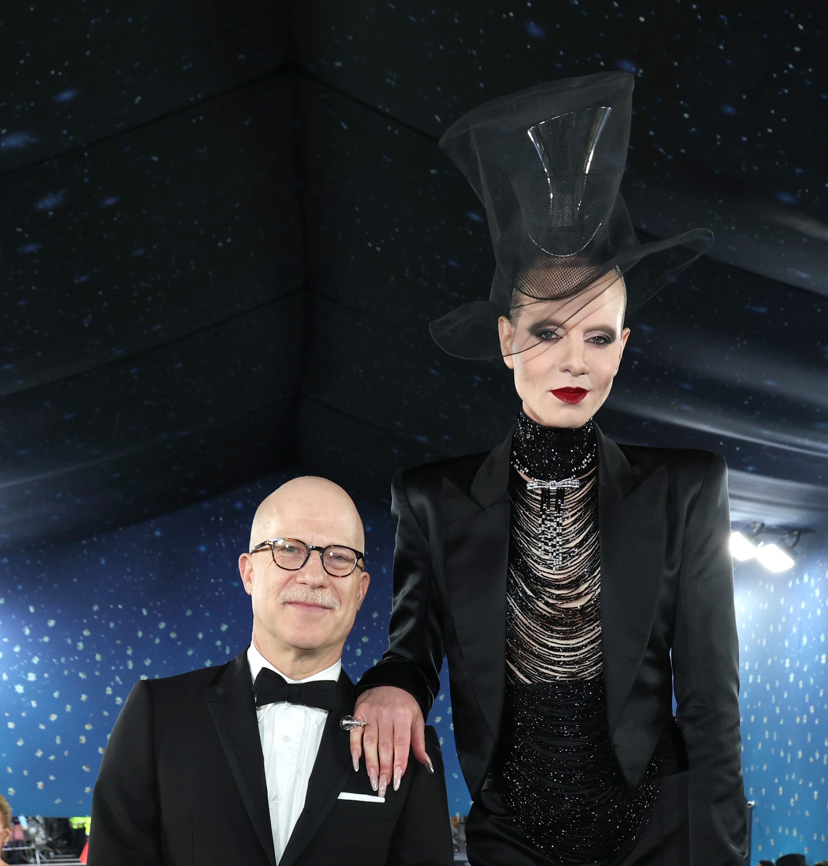 close up of the couple, showing their dramatic height difference as Jordan holds Richie's shoulder