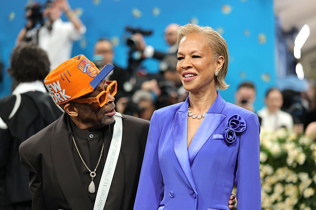 the couple sharing a sweet momnt on the red carpet