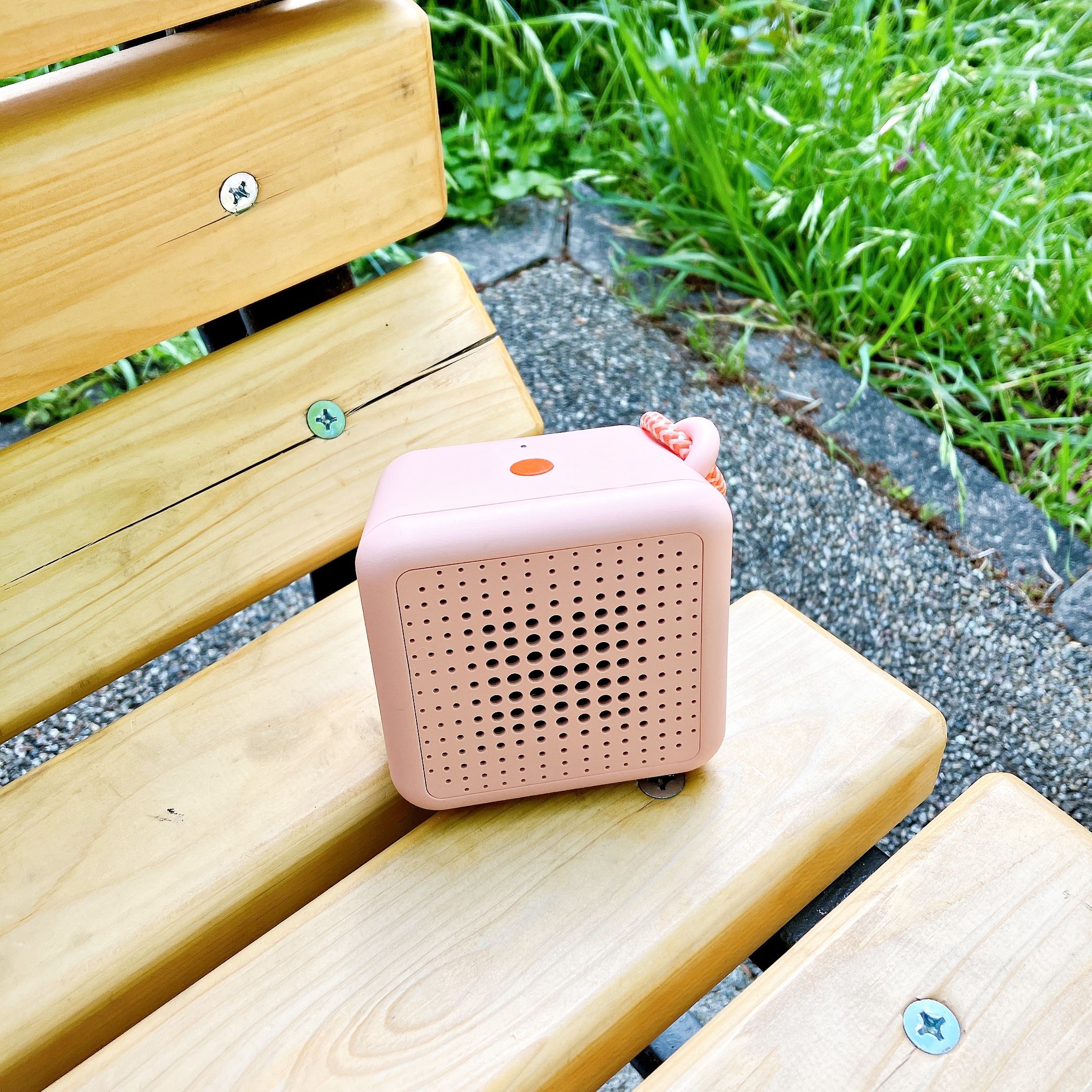 IKEA（イケア）の「VAPPEBY ヴァッペビー ポータブルBluetoothスピーカー（防水／ピンク）」