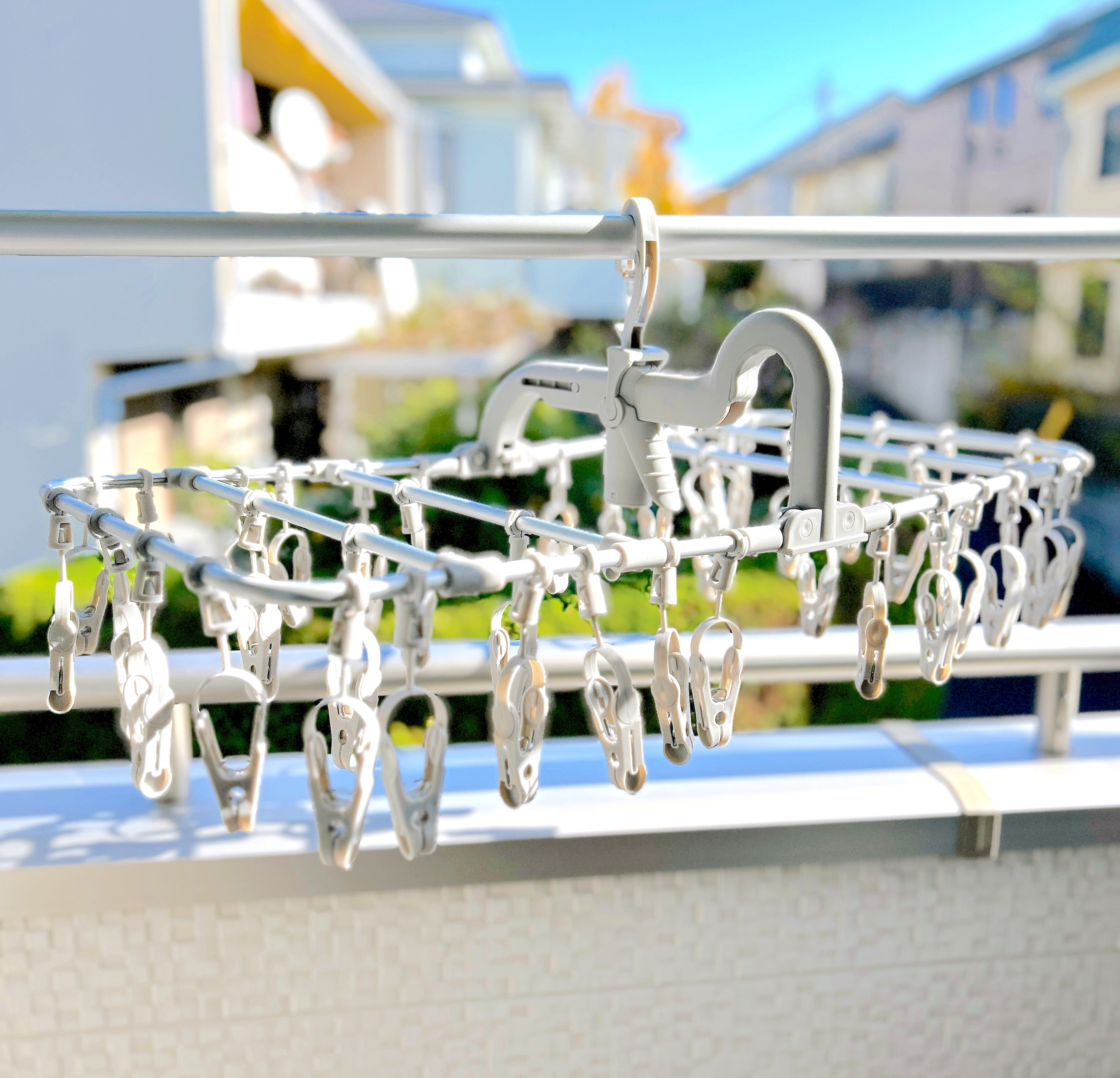 カインズの「楽干し・楽カケ アルミ洗濯ハンガー 40ピンチ」