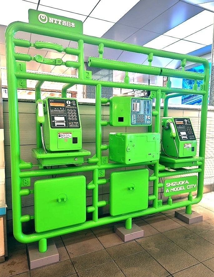 公衆電話のプラモニュメント(ケースワベ 【K-SUWABE】さんのXアカウントより)