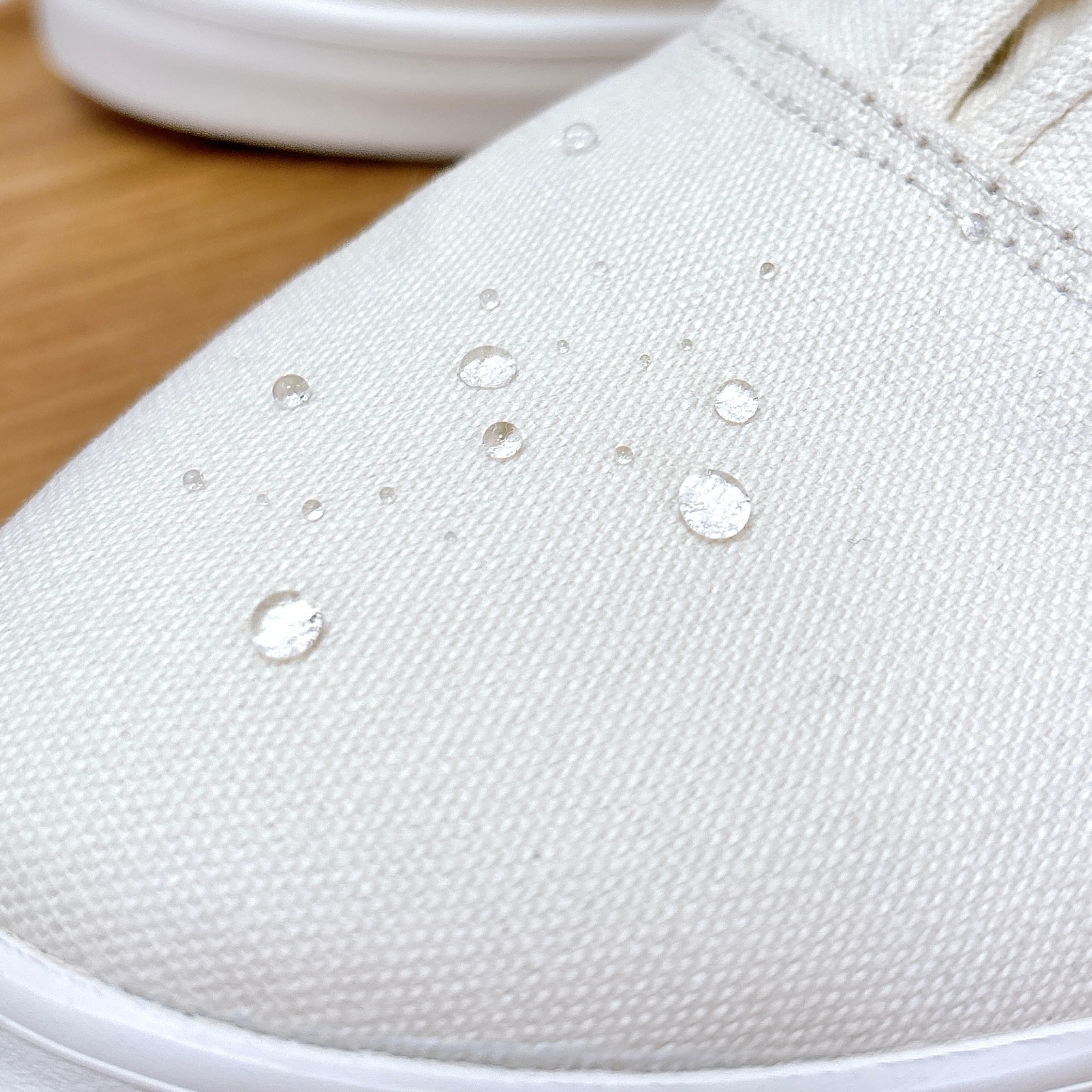 無印良品「婦人 柔らかい中敷を使用した 撥水キャンバススニーカー」