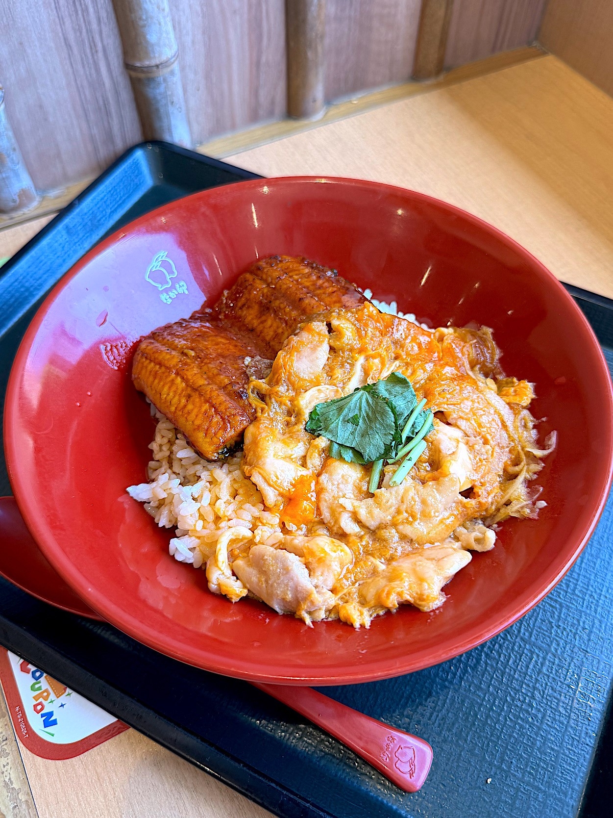 なか卯の「うなぎあいがけ親子丼」