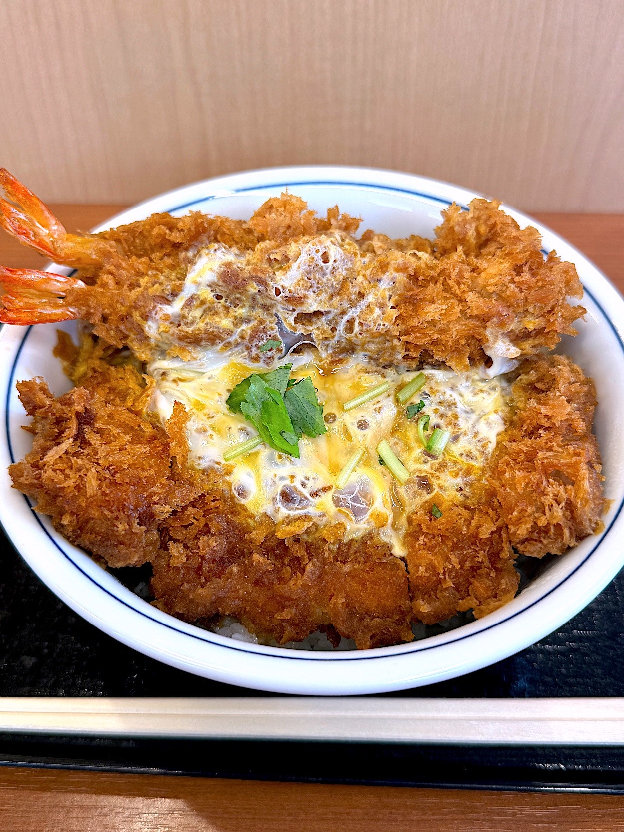かつやの「海老ロースカツ丼」