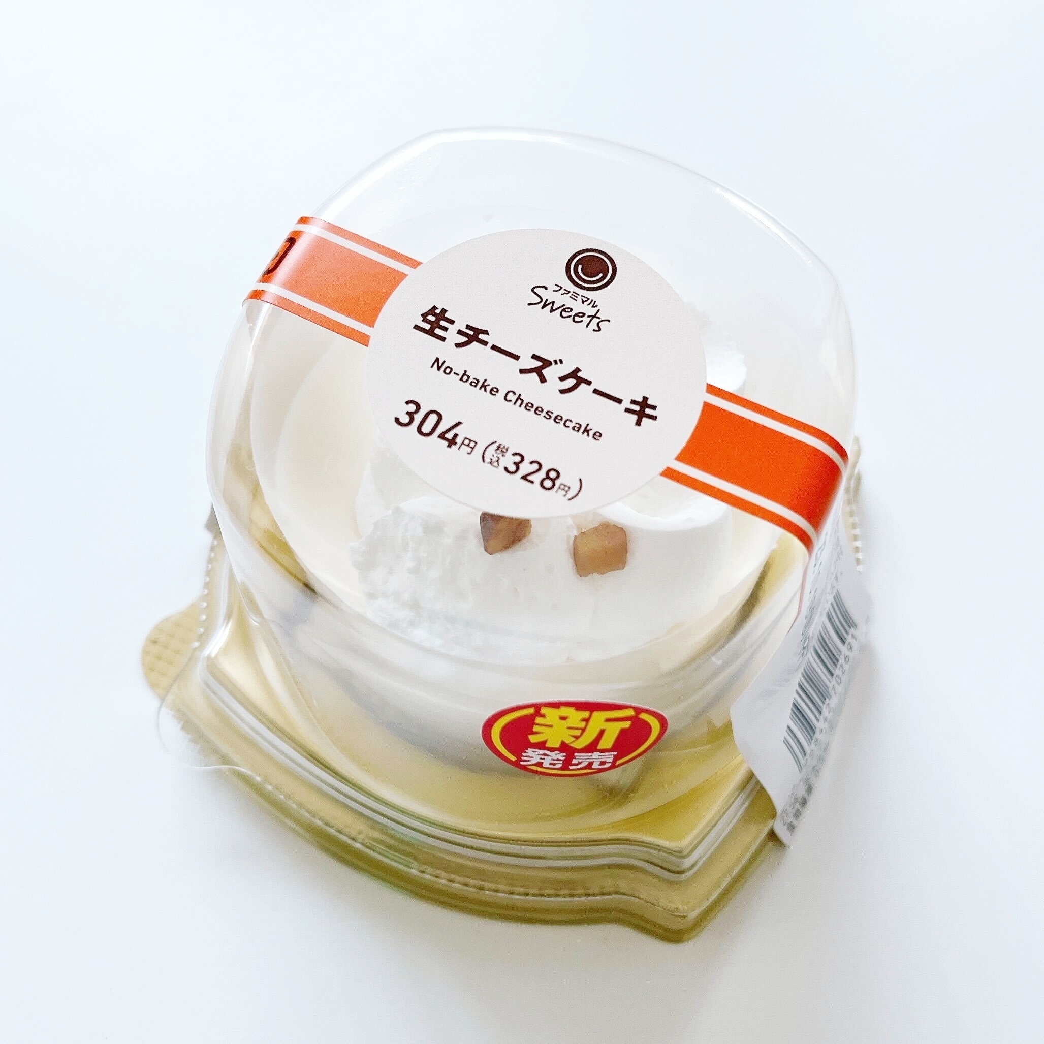 ロゴが入ったパッケージに入った「生チーズケーキ」。価格は304円(税抜)。