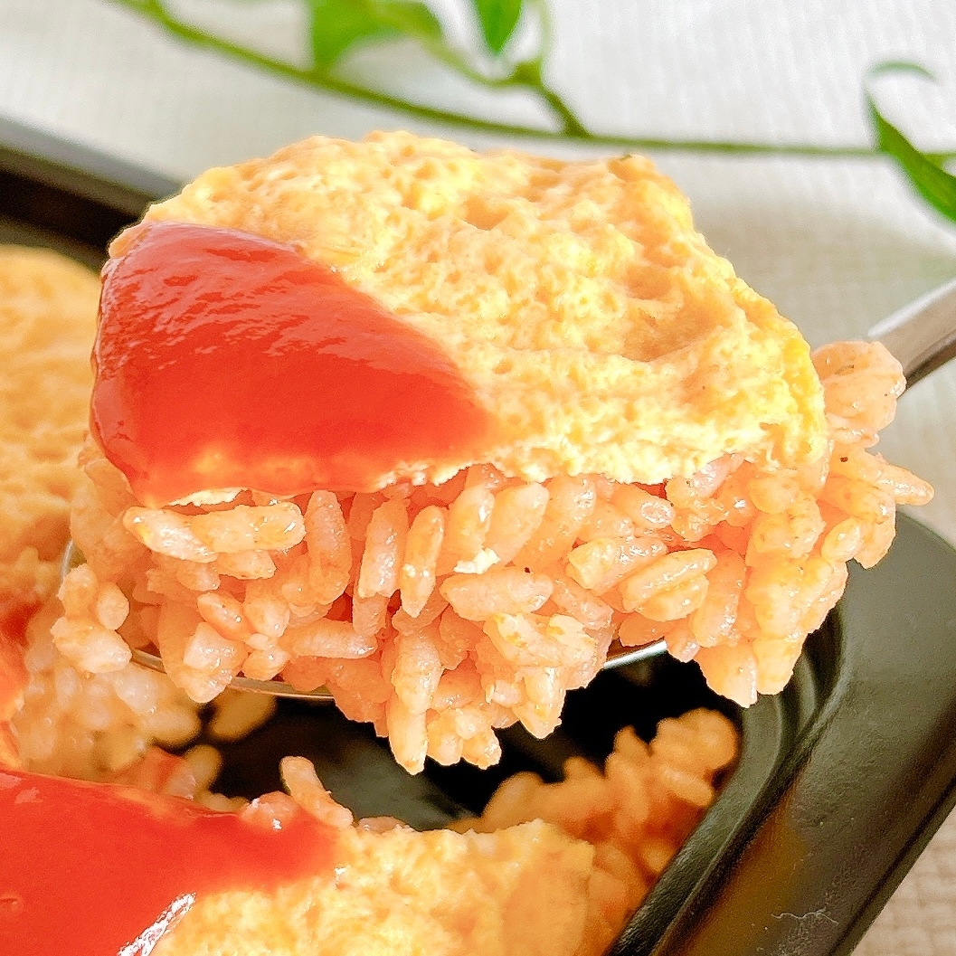 ローソンの「よくばり合体メシ オムライス＆ナポリタン」