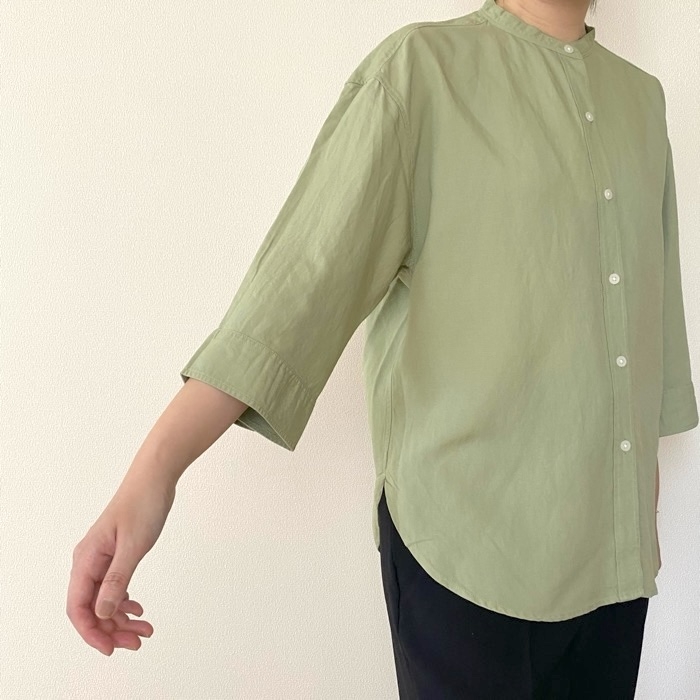 ユニクロの「リネンブレンドバンドカラーシャツ/7分袖