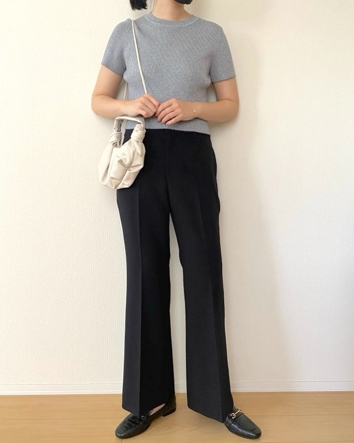 ユニクロの「スマートフレアパンツ」