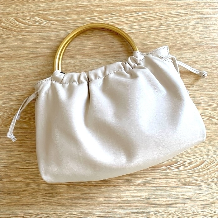 ZARAの「メタルハンドル ミニボウリングバッグ」