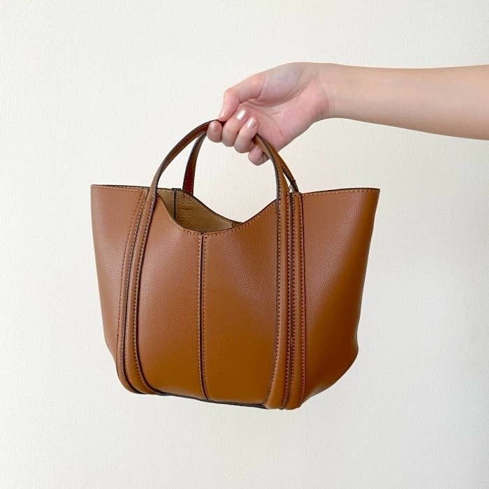 ZARAの「ステッチミニシティバッグ」