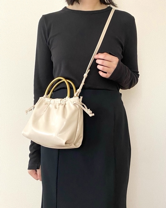 ZARAの「メタルハンドル ミニボウリングバッグ」